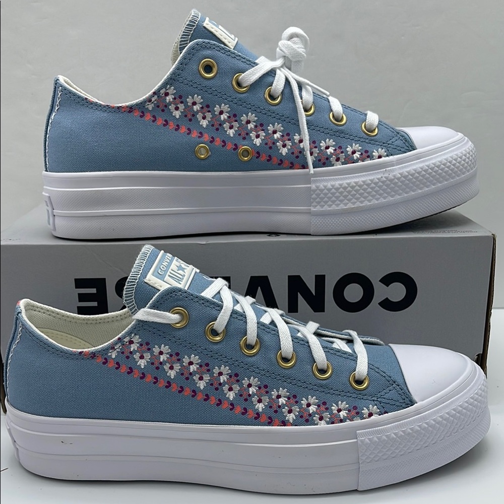 Converse Platform Sneakers A12051C CTAS LIFT OX
OUT OF THE BLUE/QUANTUM VIOLET